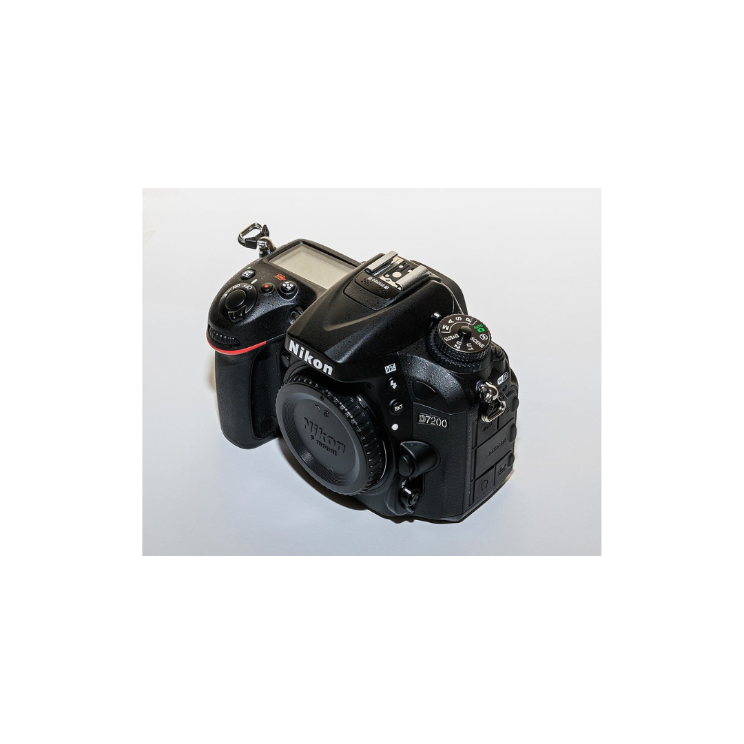 USED | Nikon D7200 24.2 MP Digital SLR Camera with AF-S 18-140mm VR Lens