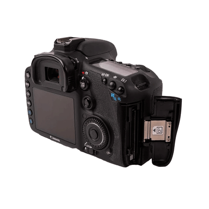 Used Canon EOS 7D DSLR Camera with 18-55mm Kit Lens available at Camera Club