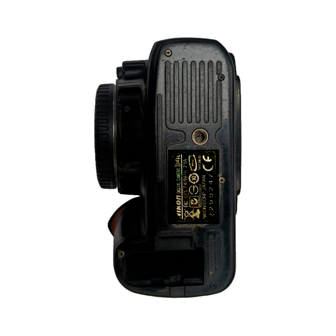 Used Nikon D40 6.1MP DSLR camera body in good condition