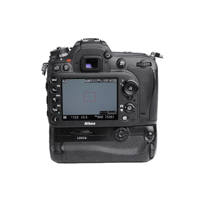 Used | Nikon D7100 Camera Body with 18-105mm Lens & Battery Grip