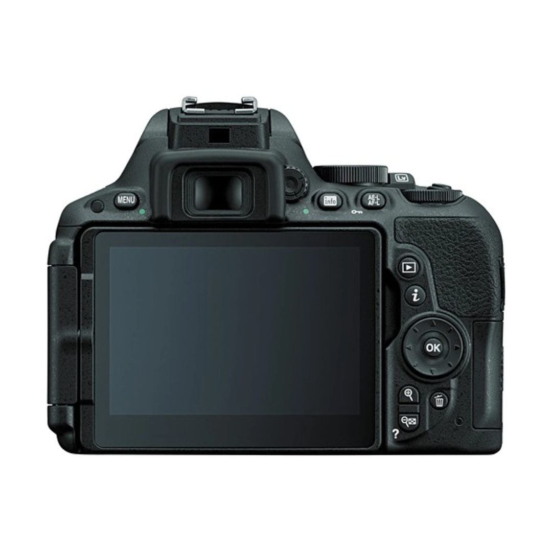 USED I Nikon D5500 DSLR Camera with 18-140mm DX VR Lens